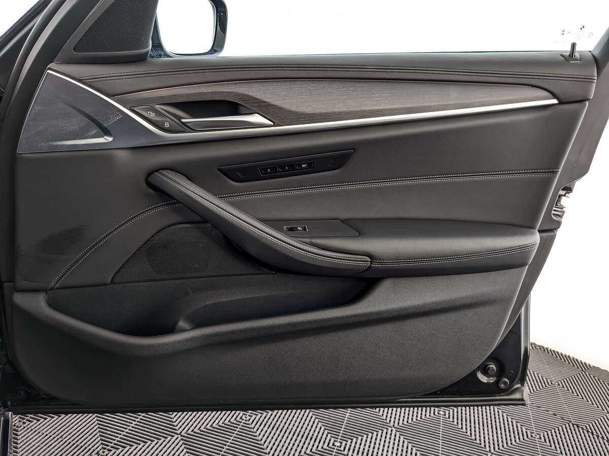 Б/У БМВ 5 серии 2021 года. Фото: #16