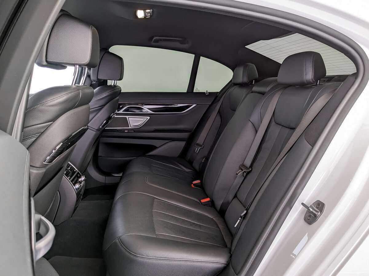 Б/У БМВ 7 серии 2019 года. Фото: #9