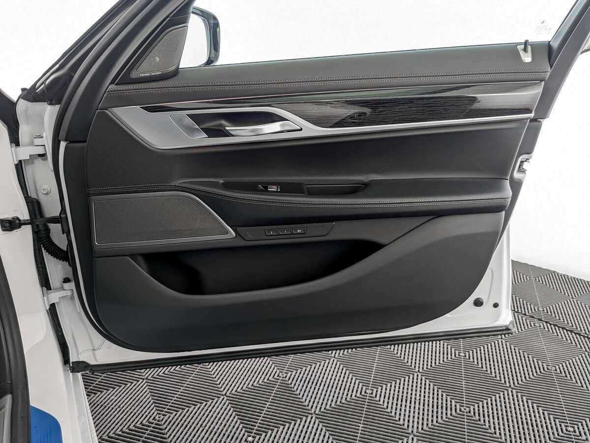 Б/У БМВ 7 серии 2019 года. Фото: #20