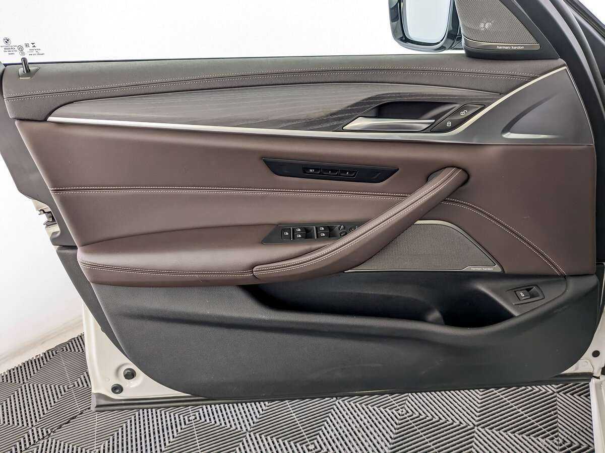 Б/У БМВ 5 серии 2020 года. Фото: #14