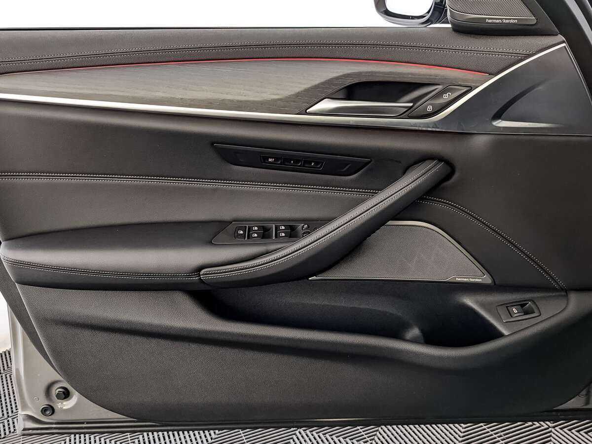 Б/У БМВ 5 серии 2021 года. Фото: #12