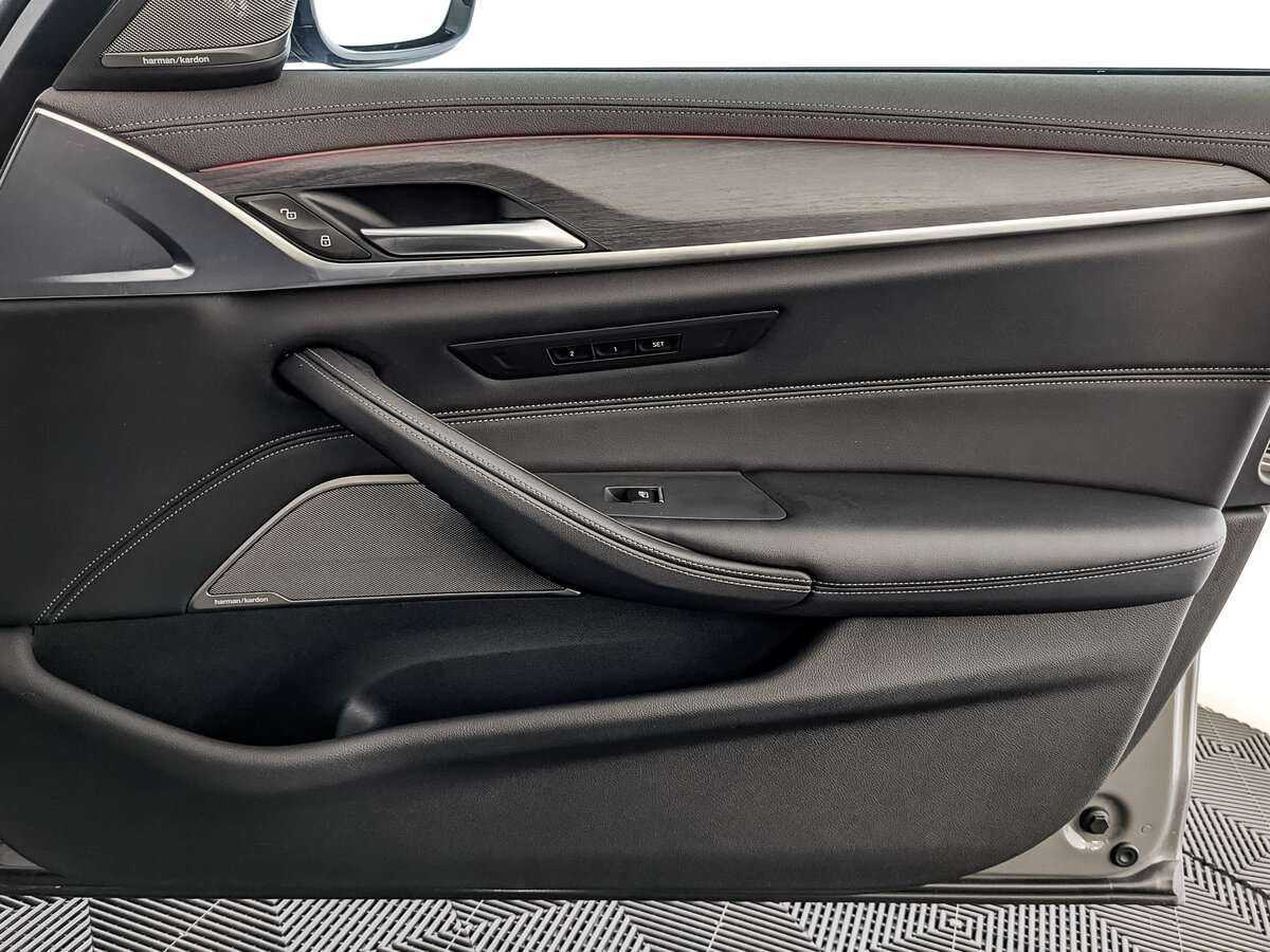 Б/У БМВ 5 серии 2021 года. Фото: #18