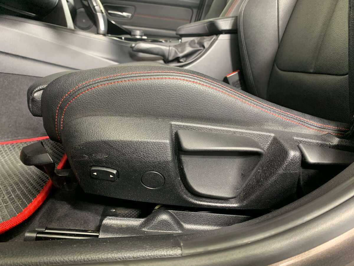 Б/У БМВ 3 серии 2013 года. Фото: #12