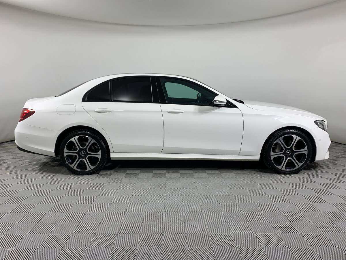 Б/У Мерседес-Бенц Е-Класс 2018 года. Фото: #3