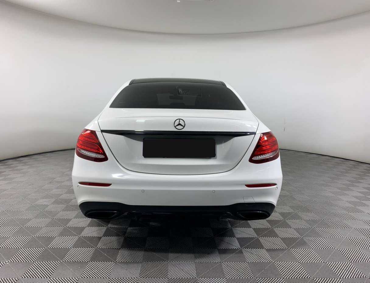 Б/У Мерседес-Бенц Е-Класс 2018 года. Фото: #5