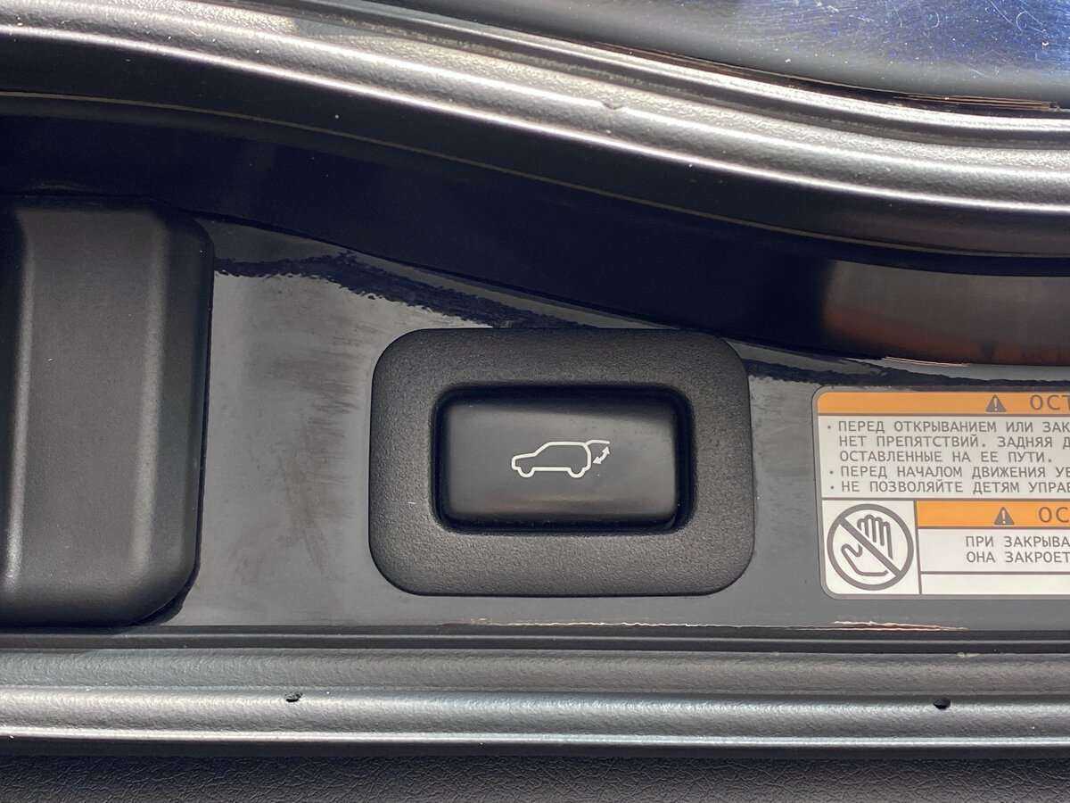 Б/У Тойота Лэнд Крузер 2017 года. Фото: #3