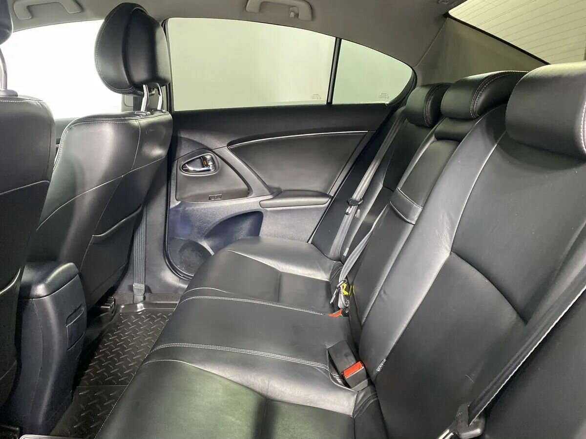 Б/У Тойота Авенсис 2009 года. Фото: #9