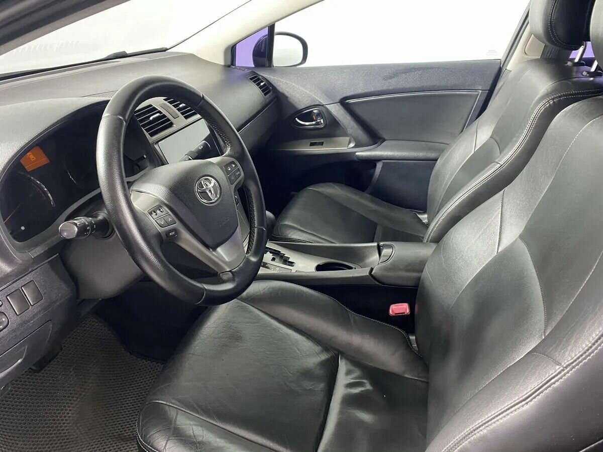 Б/У Тойота Авенсис 2011 года. Фото: #5