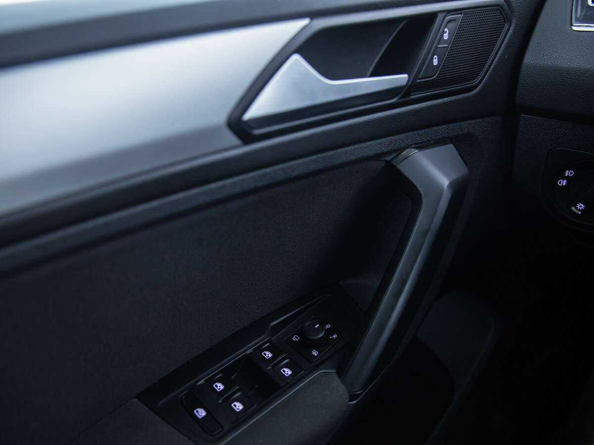 Б/У Фольксваген Тигуан 2020 года. Фото: #16