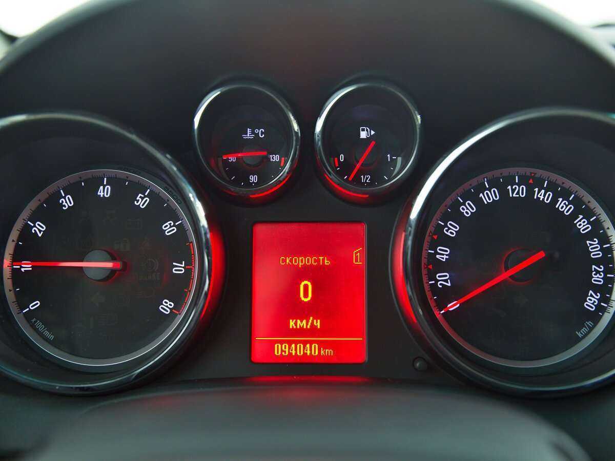 Б/У Опель Астра 2011 года. Фото: #8