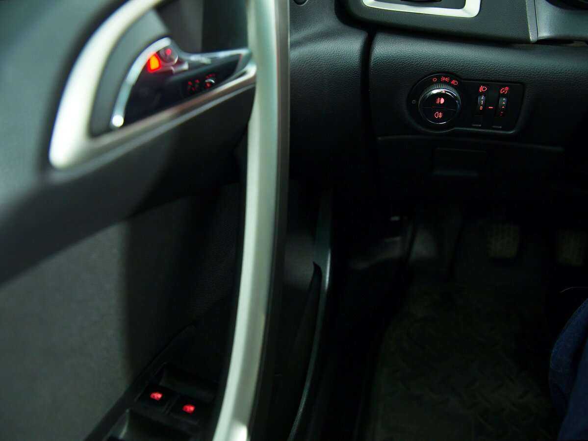 Б/У Опель Астра 2011 года. Фото: #14