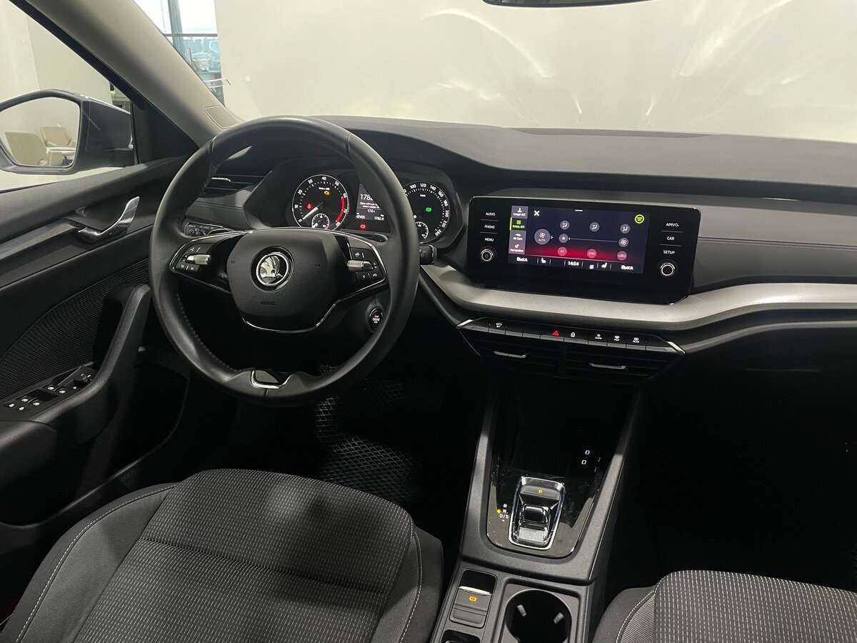 Б/У Шкода Октавия 2021 года. Фото: #4