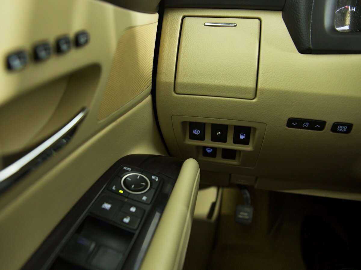 Б/У Лексус Р-Икс 2011 года. Фото: #12