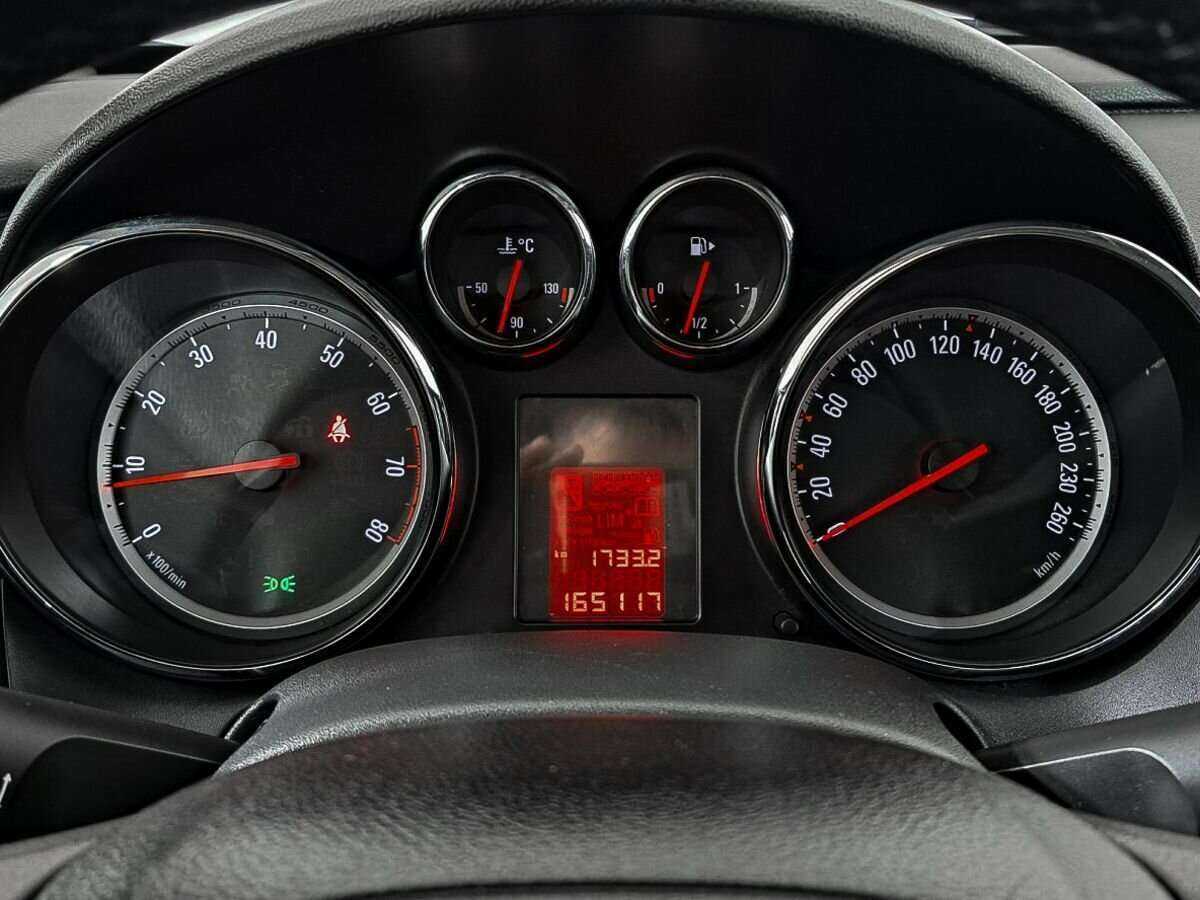 Б/У Опель Астра 2011 года. Фото: #12