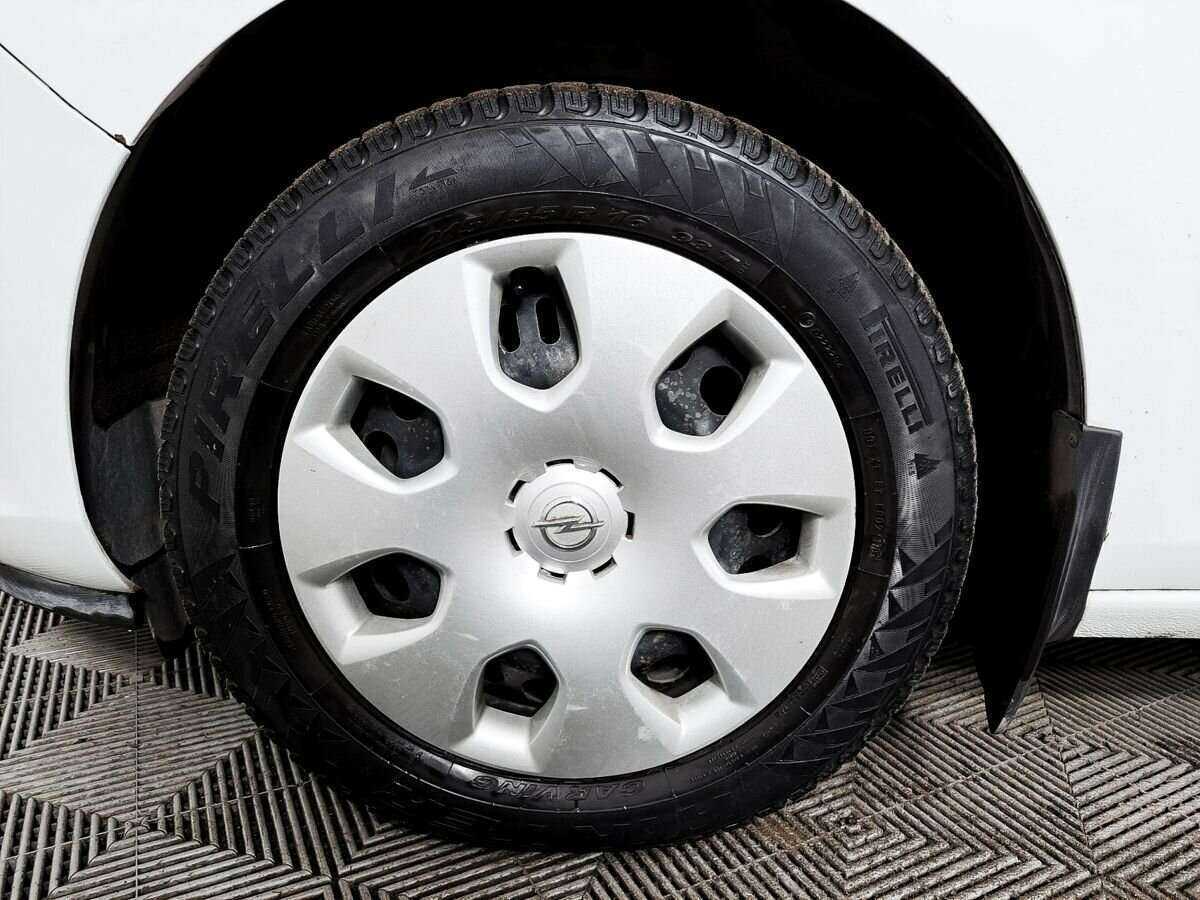 Б/У Опель Астра 2011 года. Фото: #17