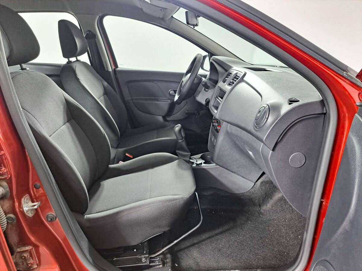 Б/У Рено Логан 2019 года. Фото: #8