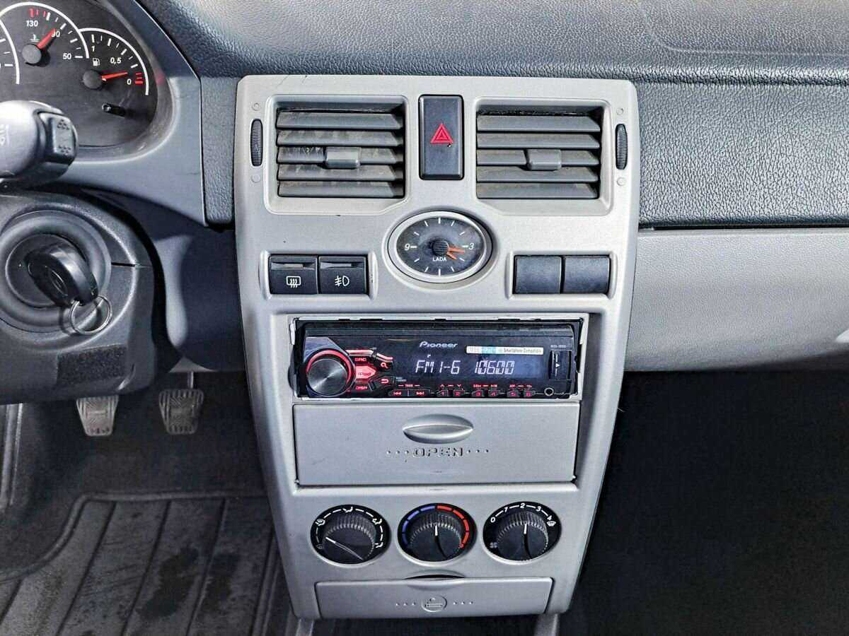 Б/У Лада (ВАЗ) Приора 2010 года. Фото: #12