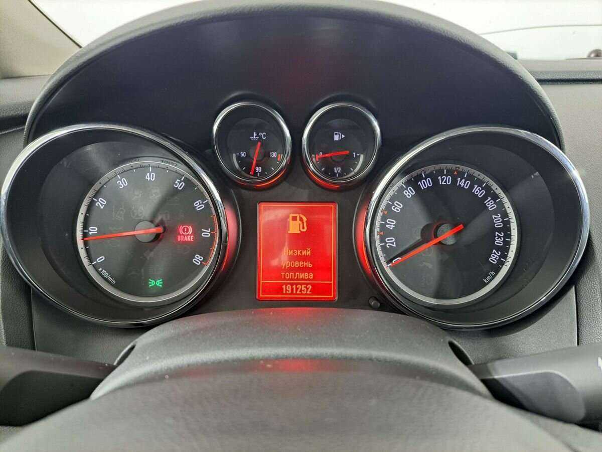 Б/У Опель Астра 2011 года. Фото: #9