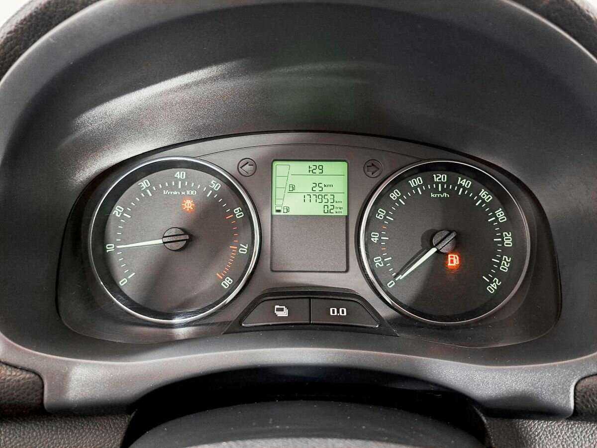 Б/У Шкода Фабия 2010 года. Фото: #10