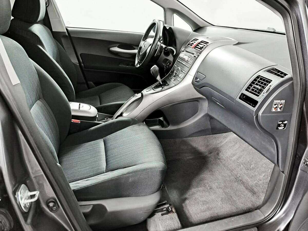 Б/У Тойота Аурис 2008 года. Фото: #8