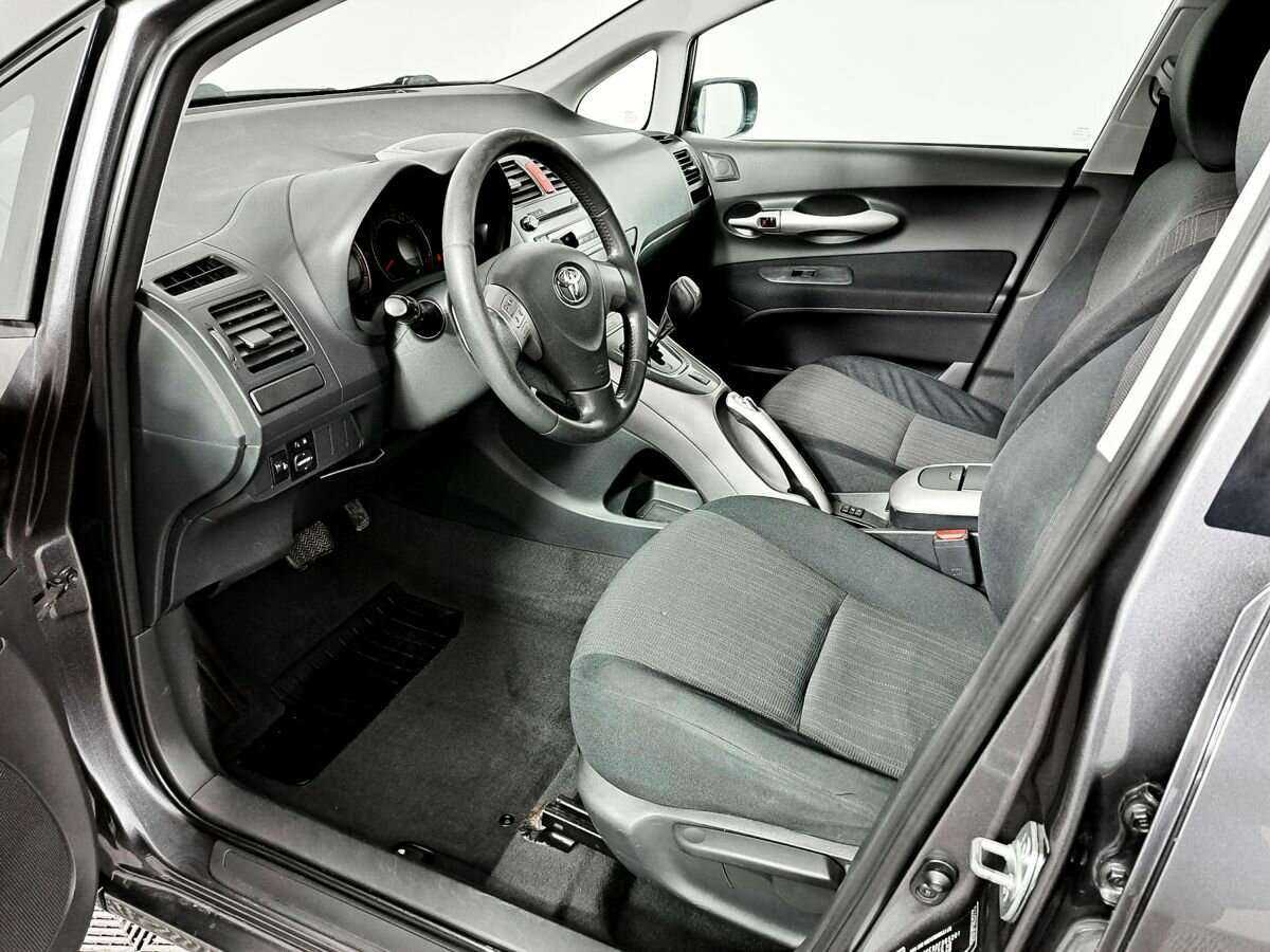 Б/У Тойота Аурис 2008 года. Фото: #13