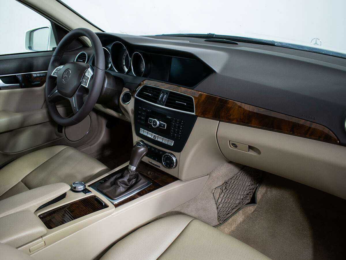 Б/У Мерседес-Бенц Ц-Класс 2011 года. Фото: #7