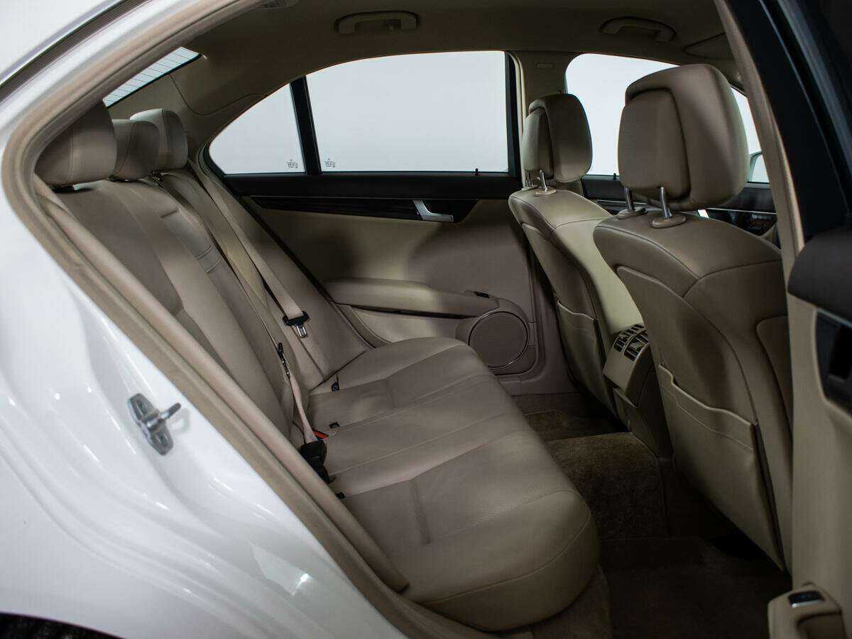 Б/У Мерседес-Бенц Ц-Класс 2011 года. Фото: #8