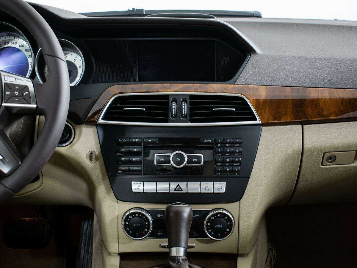 Б/У Мерседес-Бенц Ц-Класс 2011 года. Фото: #9