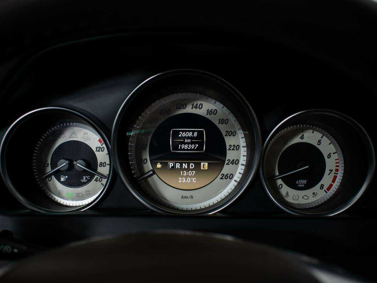 Б/У Мерседес-Бенц Ц-Класс 2011 года. Фото: #10