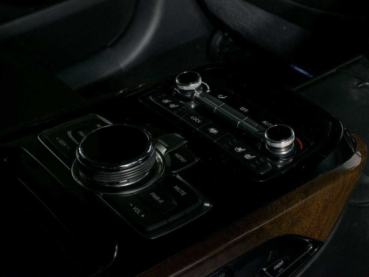 Б/У Генезис Г90 2017 года. Фото: #16