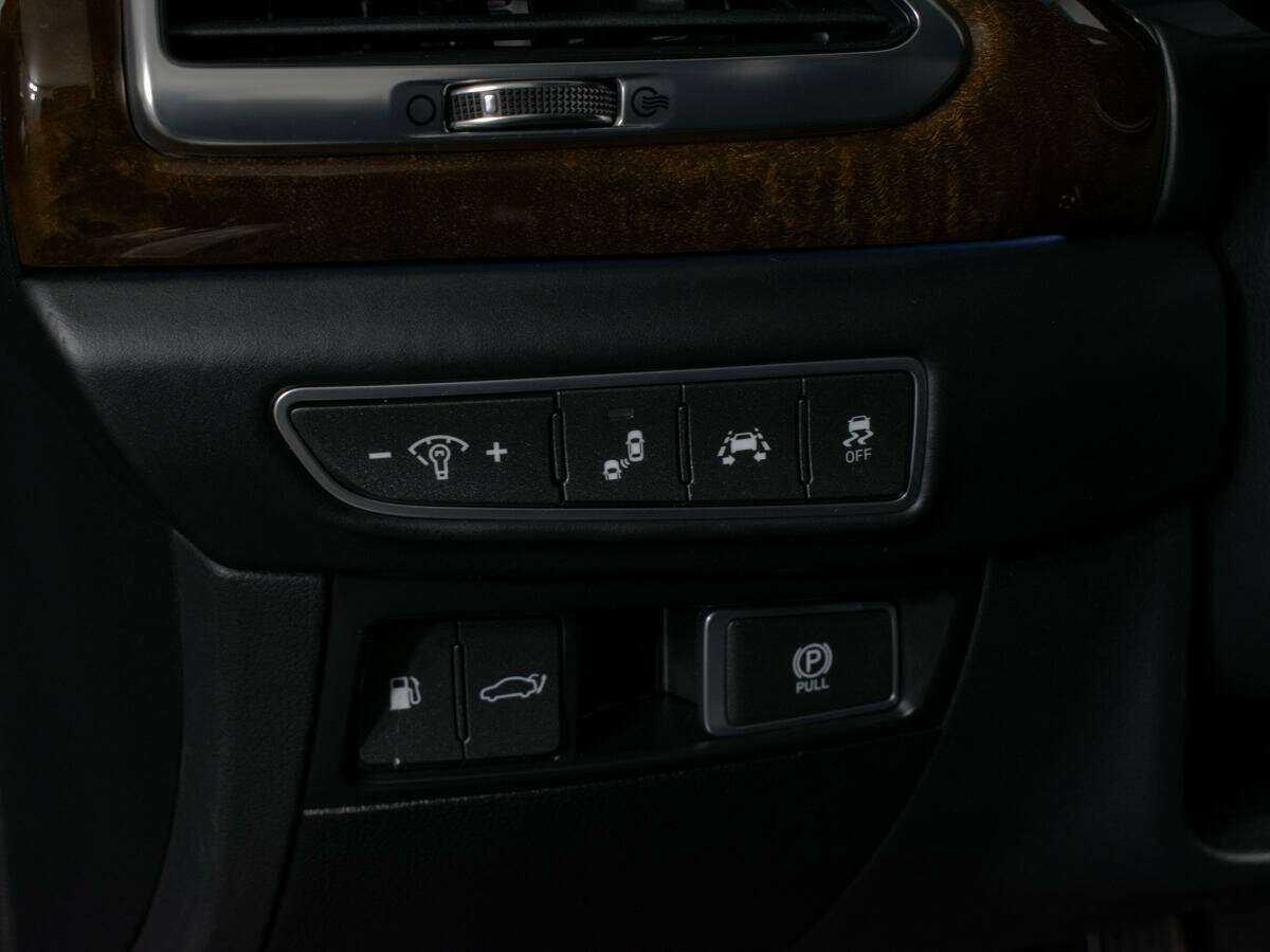 Б/У Генезис Г90 2017 года. Фото: #24