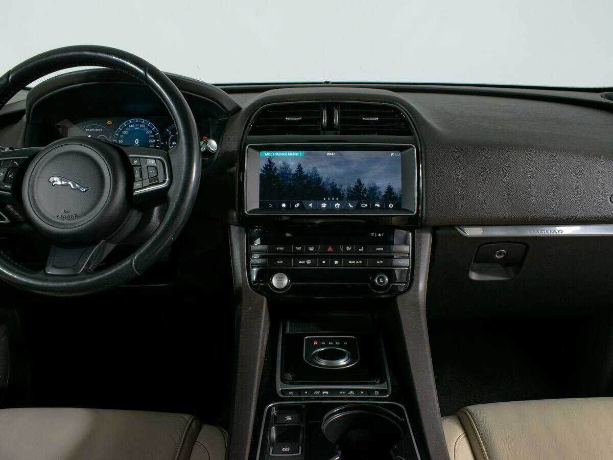 Б/У Ягуар Ф-Пэйс 2016 года. Фото: #10