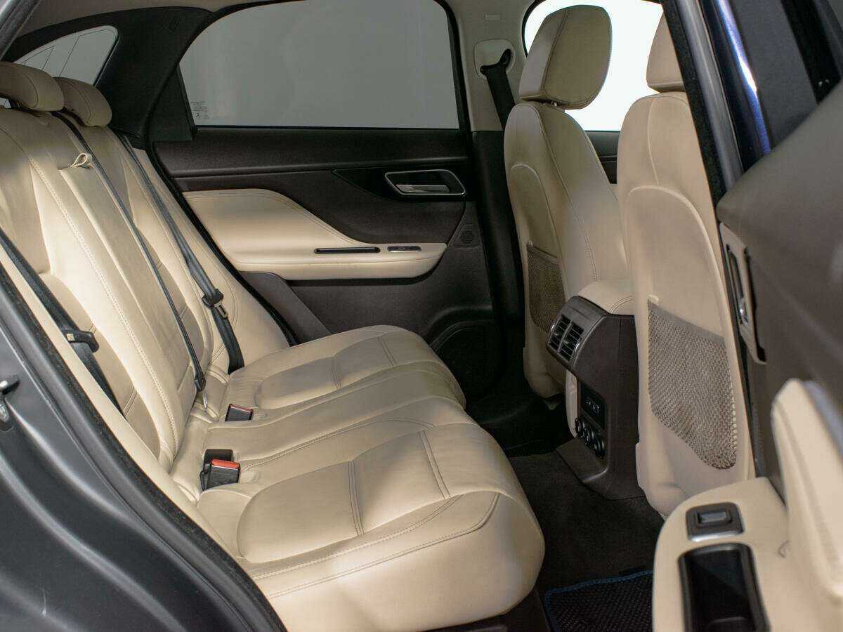 Б/У Ягуар Ф-Пэйс 2016 года. Фото: #14