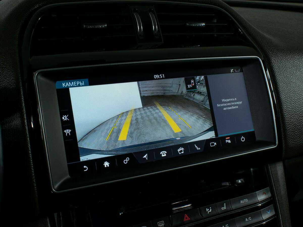 Б/У Ягуар Ф-Пэйс 2016 года. Фото: #21