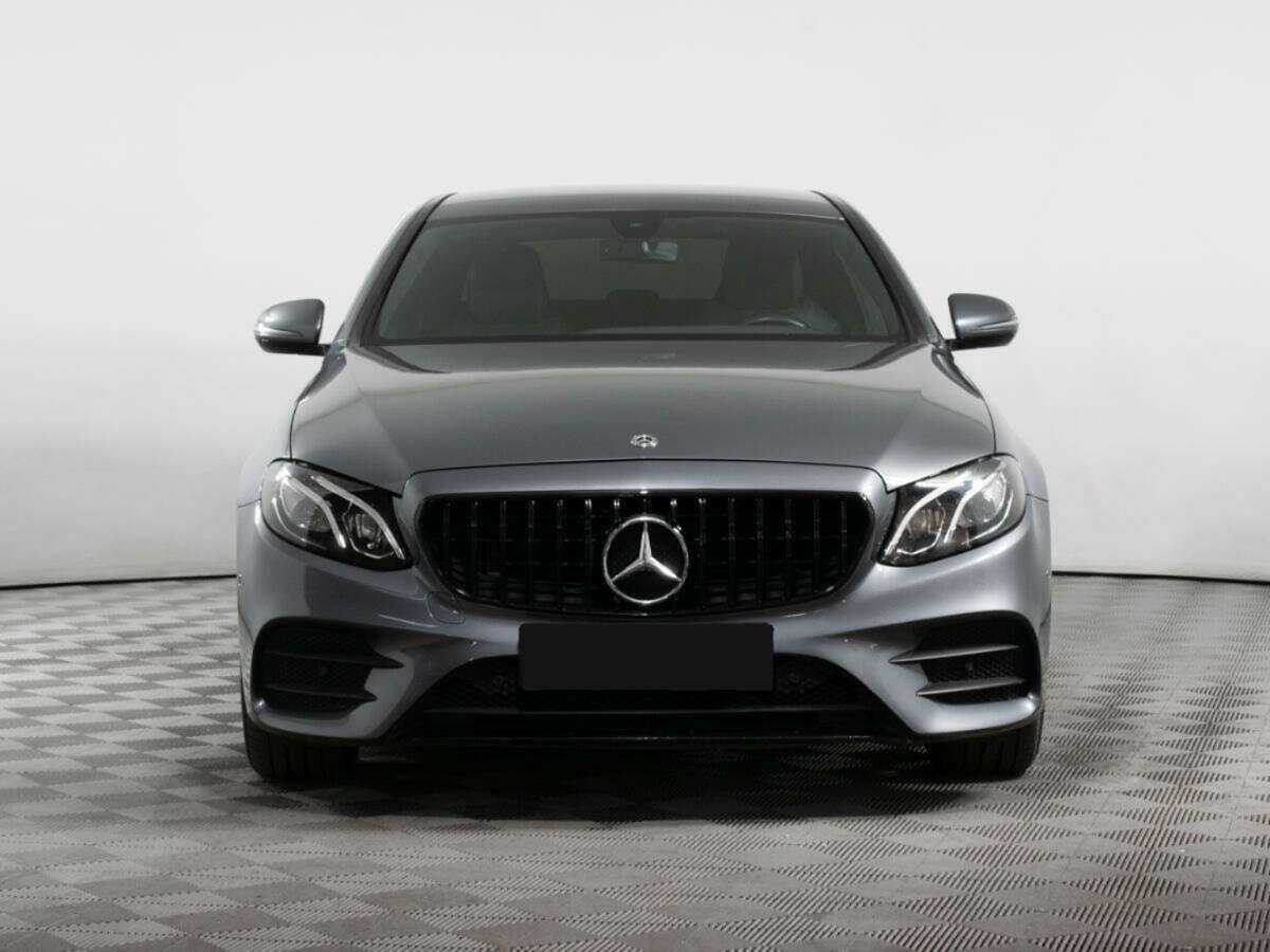 Б/У Мерседес-Бенц Е-Класс 2019 года. Фото: #1