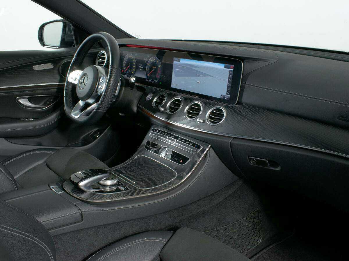 Б/У Мерседес-Бенц Е-Класс 2019 года. Фото: #8