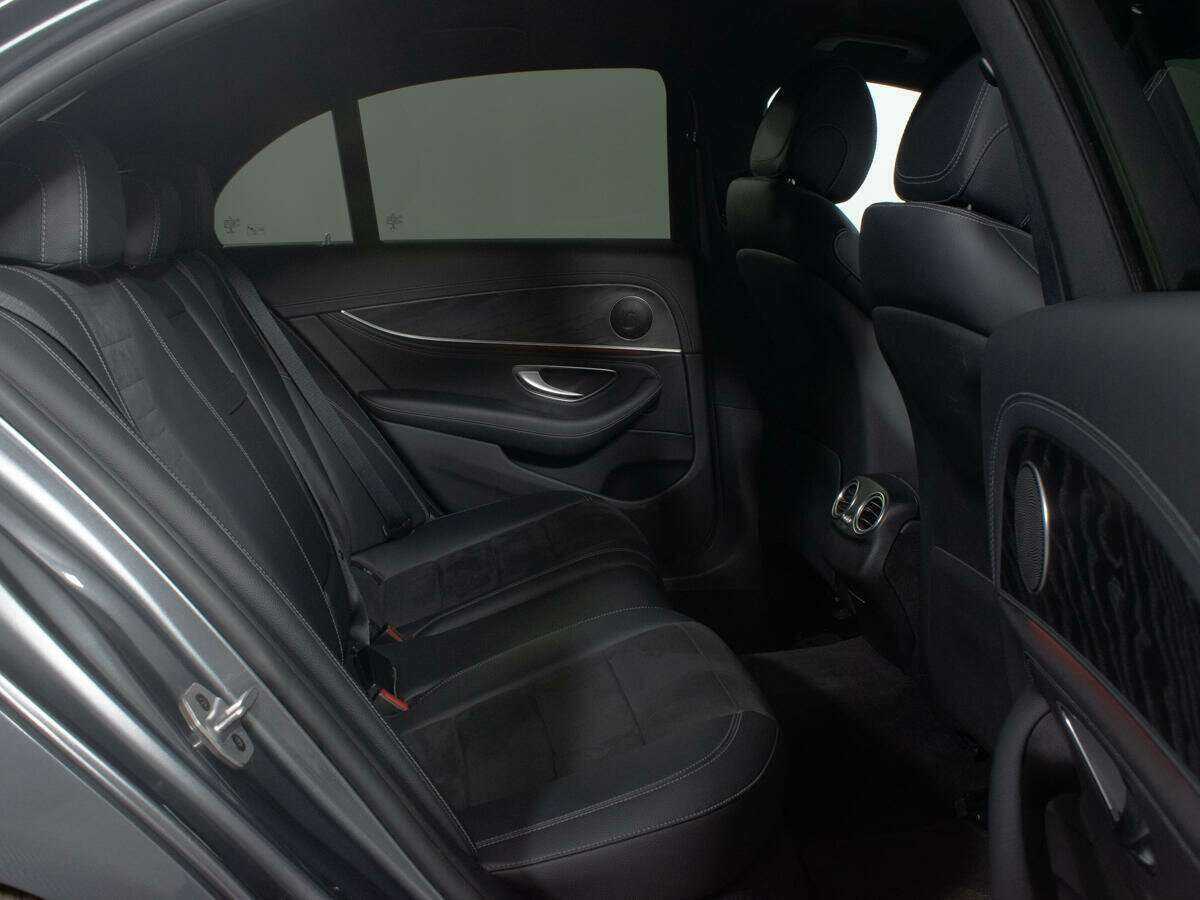 Б/У Мерседес-Бенц Е-Класс 2019 года. Фото: #9