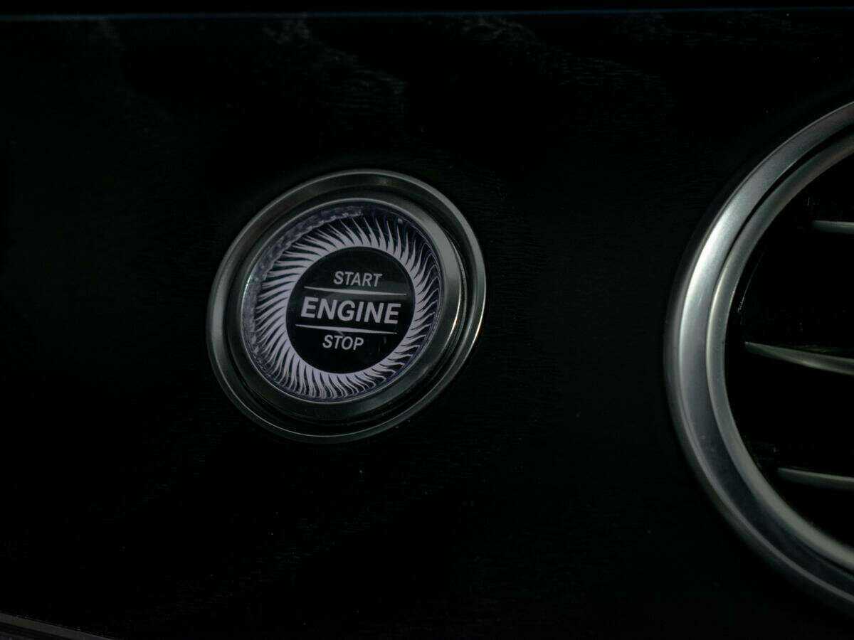 Б/У Мерседес-Бенц Е-Класс 2019 года. Фото: #13