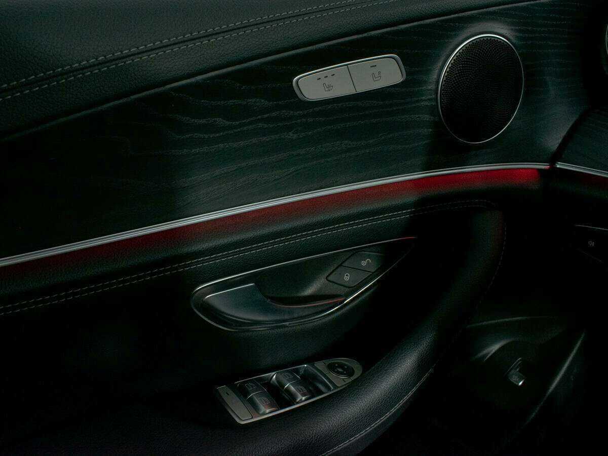 Б/У Мерседес-Бенц Е-Класс 2019 года. Фото: #19