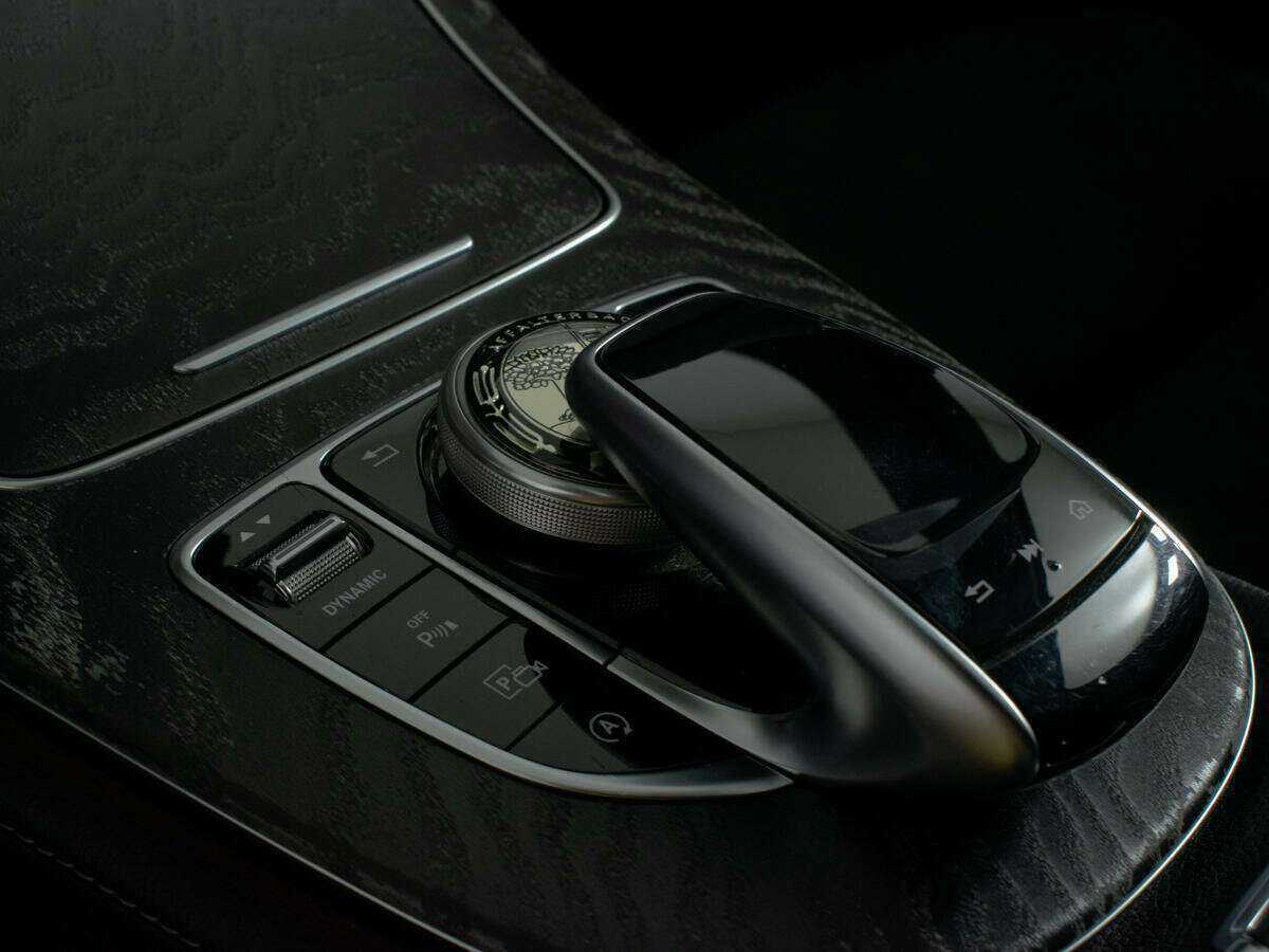 Б/У Мерседес-Бенц Е-Класс 2019 года. Фото: #20