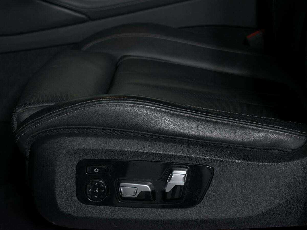 Б/У БМВ Икс6 2019 года. Фото: #12