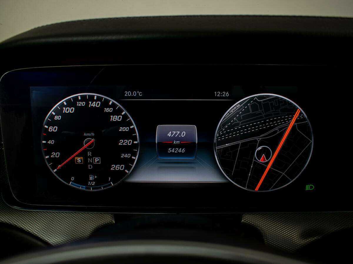 Б/У Мерседес-Бенц Е-Класс 2016 года. Фото: #9