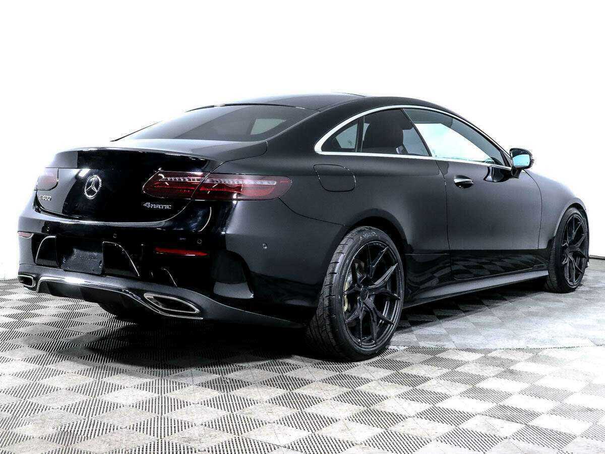 Б/У Мерседес-Бенц Е-Класс 2017 года. Фото: #3