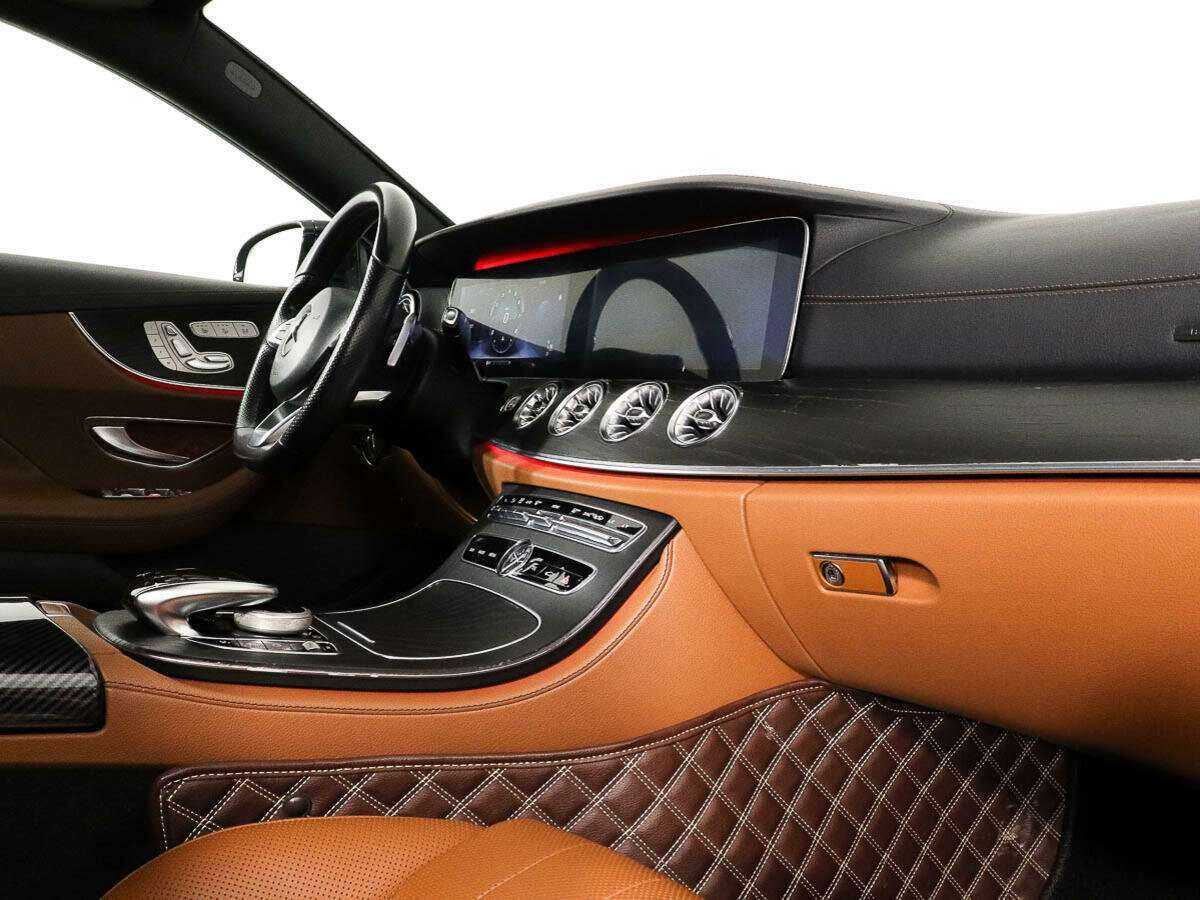 Б/У Мерседес-Бенц Е-Класс 2017 года. Фото: #6