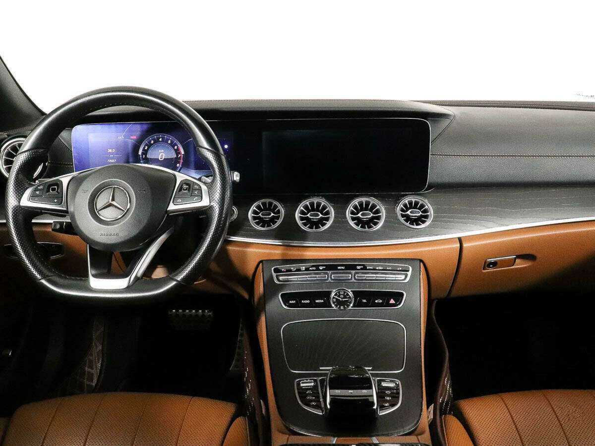 Б/У Мерседес-Бенц Е-Класс 2017 года. Фото: #9