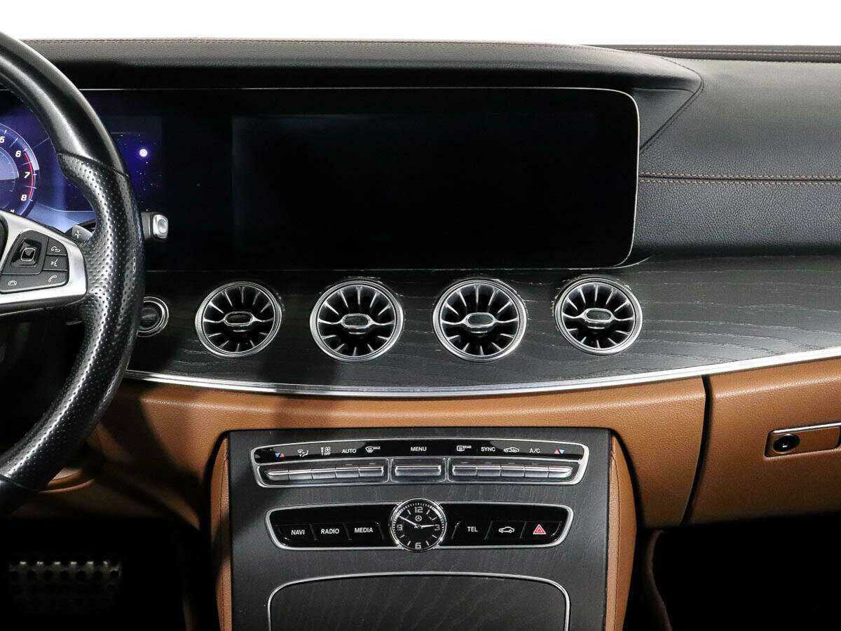 Б/У Мерседес-Бенц Е-Класс 2017 года. Фото: #10