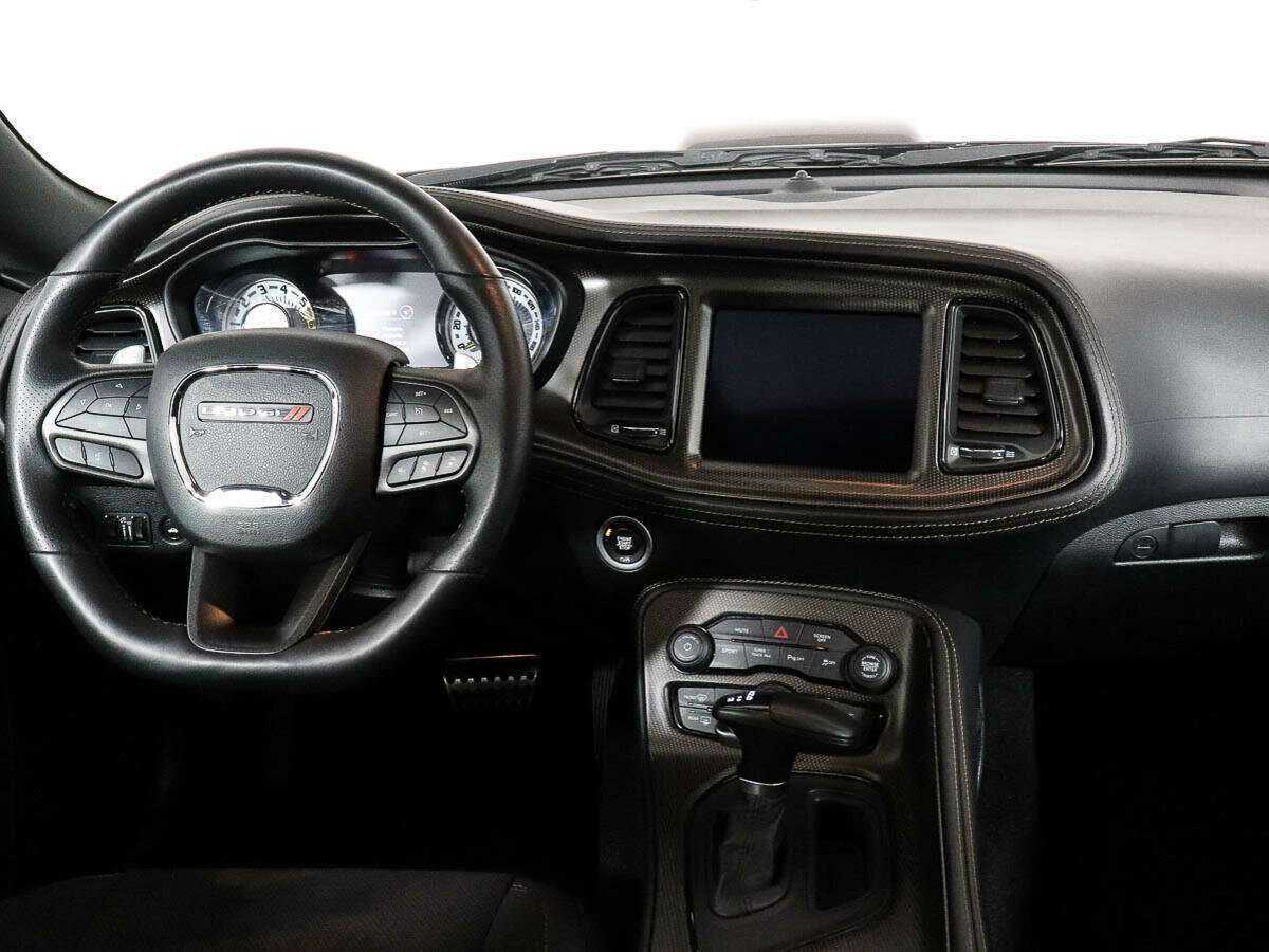 Б/У Додж Челленджер 2020 года. Фото: #9