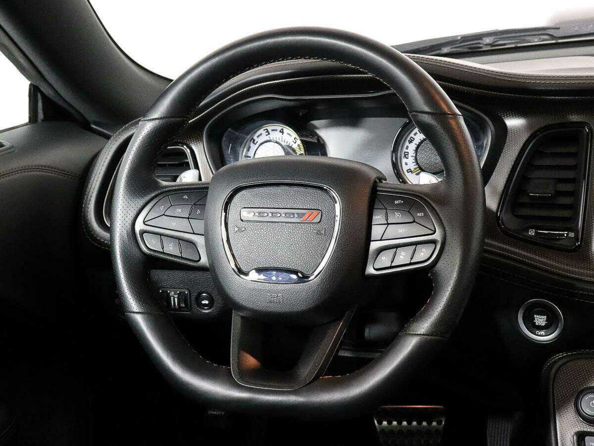 Б/У Додж Челленджер 2020 года. Фото: #11