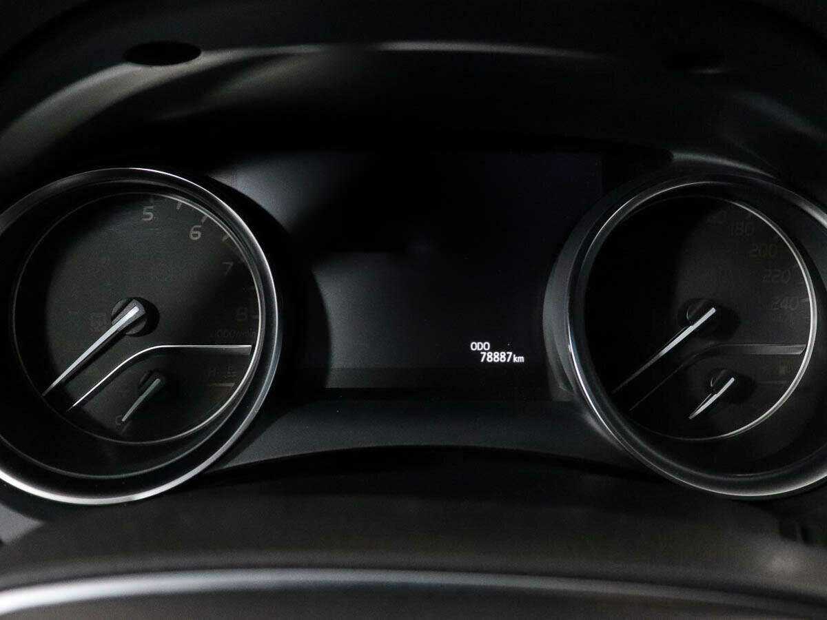 Б/У Тойота Камри 2019 года. Фото: #8