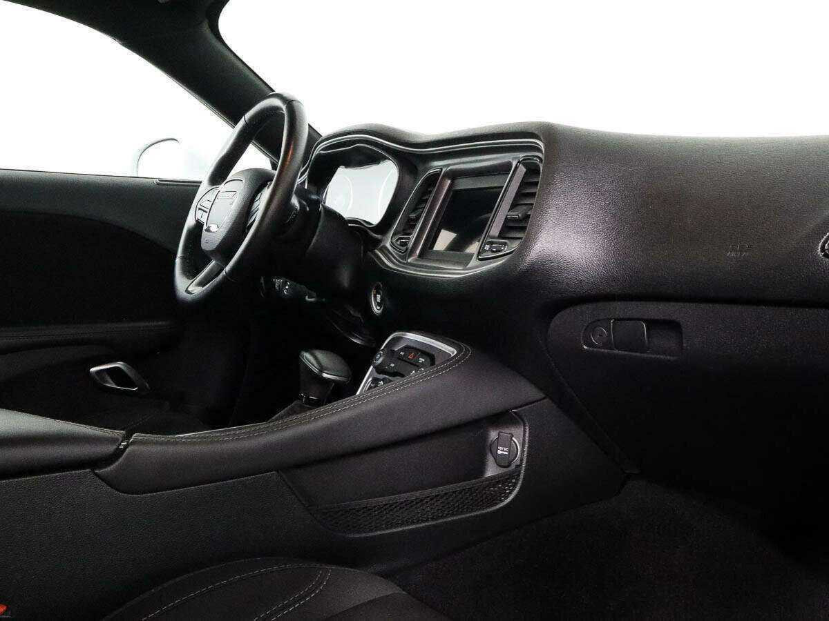 Б/У Додж Челленджер 2019 года. Фото: #6